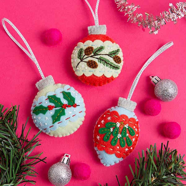 Christmas Baubles Felt Craft Kit