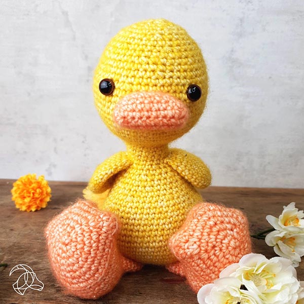 Hardicraft DIY Crochet Kit - Abby Duck - Action