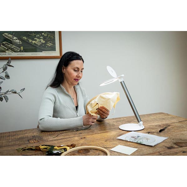 Daylight Halo Go 2 Rechargeable Magnifier Lamp - Action