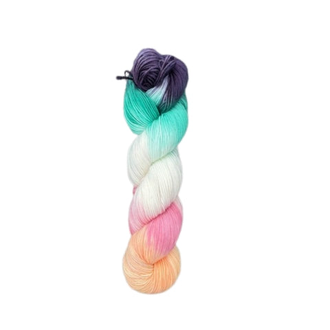 Round Mountain Fibers Willow Worsted Yarn - The Woolery