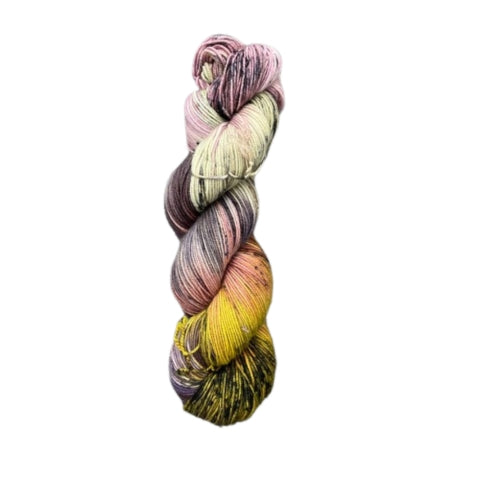 Round Mountain Fibers Willow Worsted Yarn - The Woolery