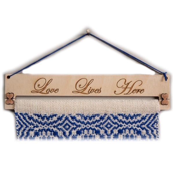 DJE Love Lives Here Wallhanging Kit - Wood