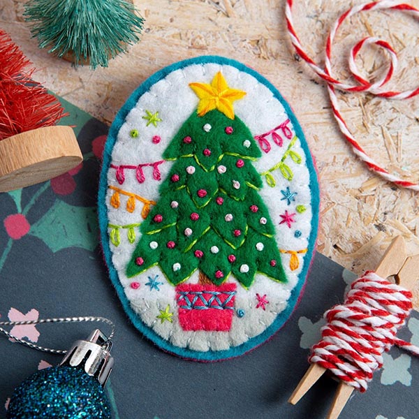 Merry Christmas Felt Craft Brooch Kit