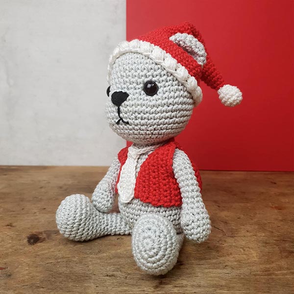 Hardicraft DIY Crochet Kit - Winter Bear - Product Image