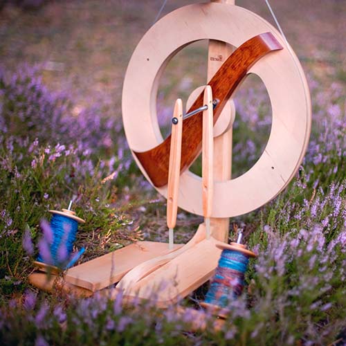 Kromski Fantasia Spinning Wheel - Clear with Walnut Accent 2