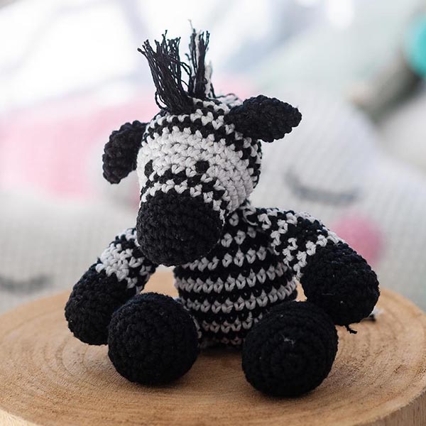 Hoooked Amigurumi DIY Kit w/ Eco Barbante Yarn - Zebra Zizi - Action