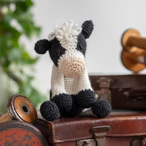  牛 レア 廃盤Tumbletuft Cow TOFT Crochet Kit - Sarah the Friesian Cow | The Woolery