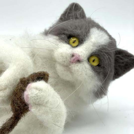 World of Wool Artisan Felting Kit - Kitty the Kitten