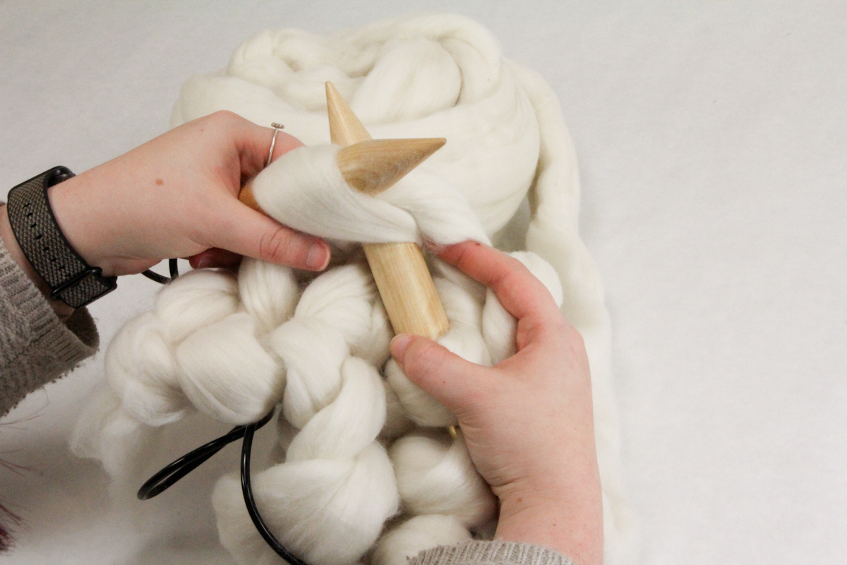 Roving yarn for online arm knitting