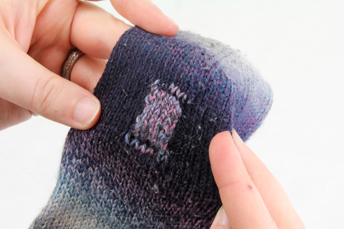 Best Way to Darn a Hole in your Socks in 6 Easy Steps