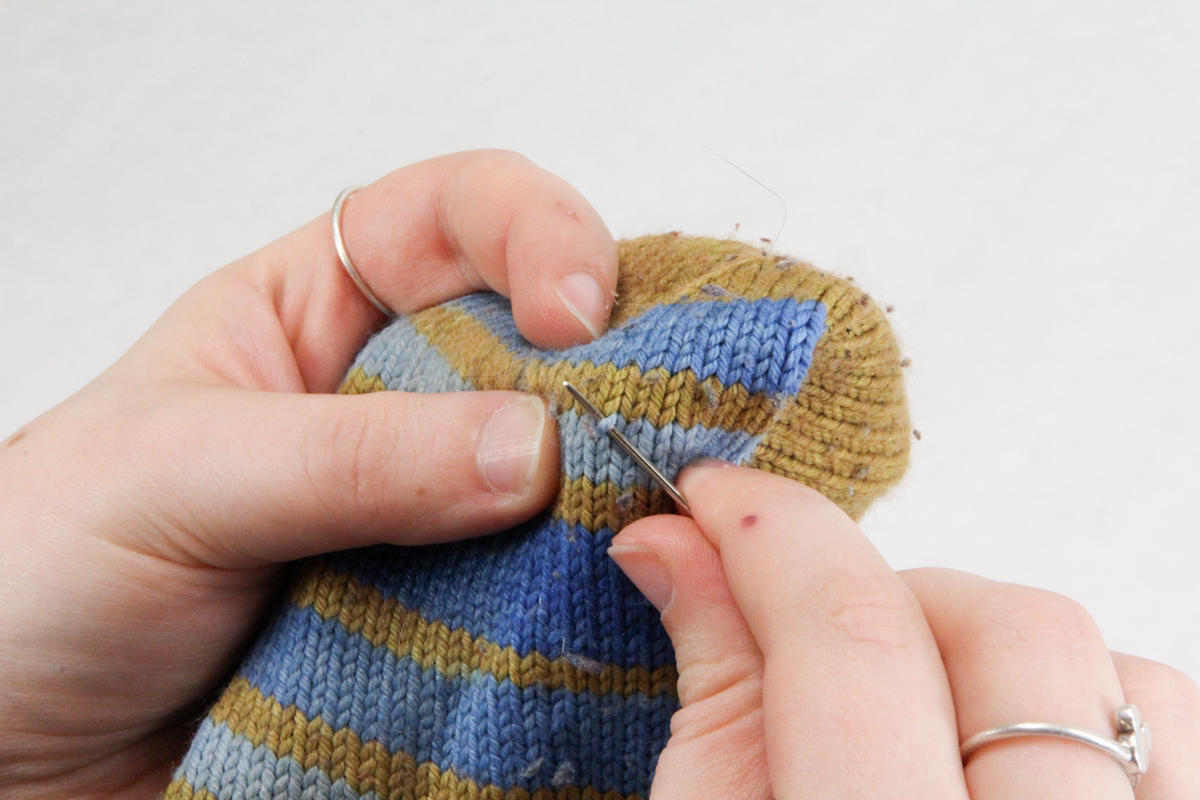 Trying out a darning mushroom for the first time on my hand-knit socks,  makes all the difference! : r/Visiblemending